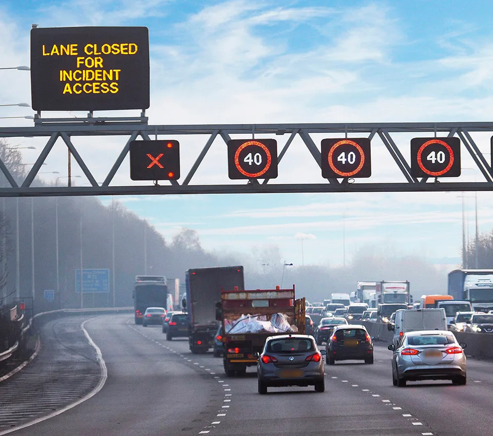 Rule 258: signals and signs indicating lane closures